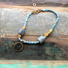 Cargar imagen en el visor de la galería, JIMENA collar piedras azul pálido
